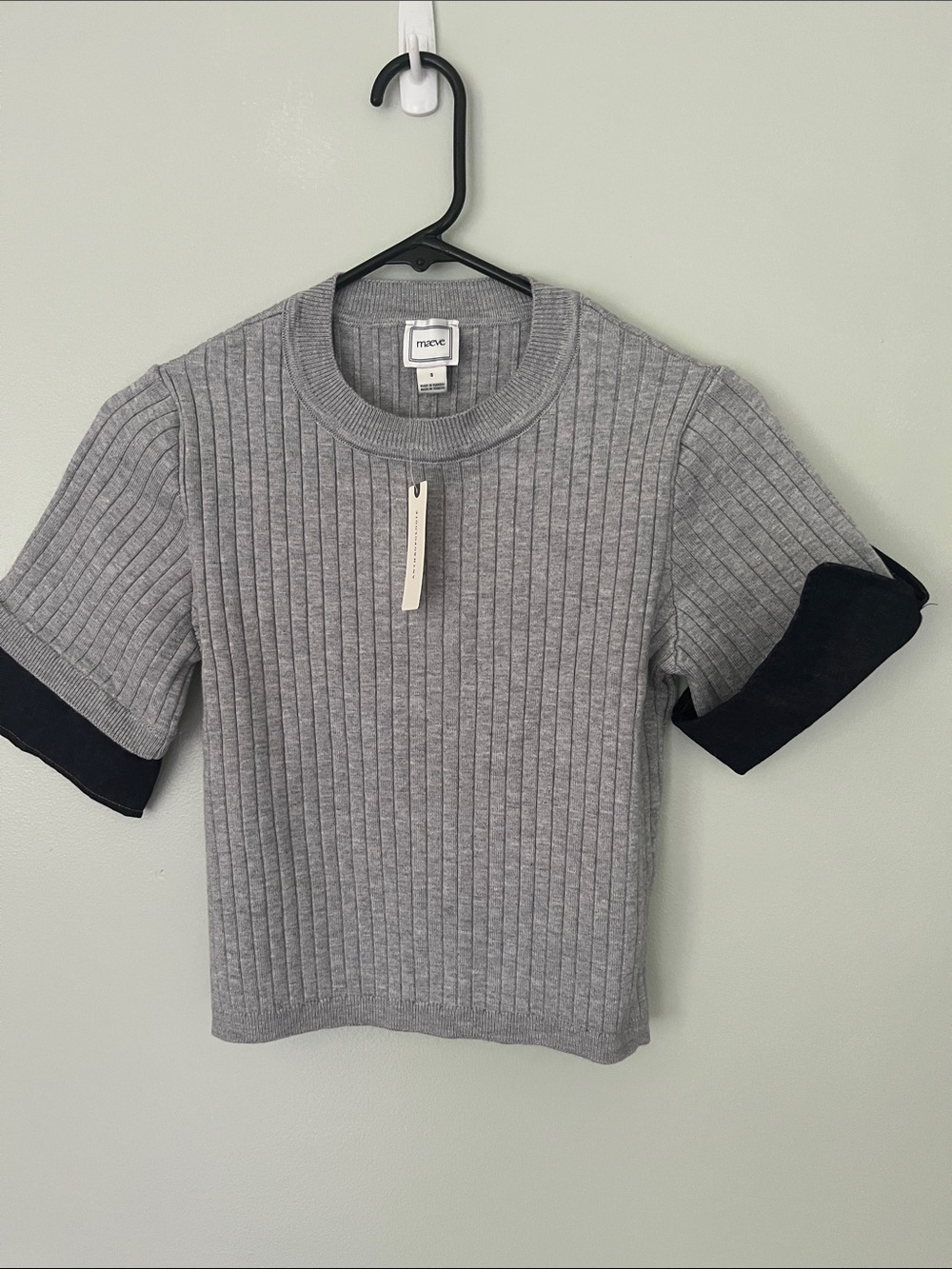 Maeve Gray Ribbed Short Sleeve Top with Black Cuff Detail - Picture 3 of 10